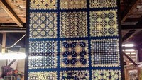 Kawasan Kampung Batik Ngasem Yogyakarta sudah populer sejak tahun 70-an. Mau mencari batik dengan motif klasik hingga modern, semua ada (meiowww/Instagram)