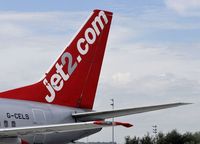 Pesawat Jet2 yang di dalam kokpitnya ada sekaleng bir.