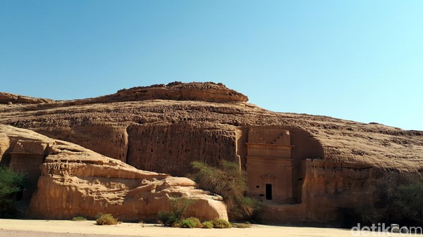 Banyak orang yang sudah mendengar Petra, ibu kota bangsa Arab kuno, Nabath di Yordania. Namun Madain Saleh, kota kedua terbesar bangsa Nabath yang juga situs warisan dunia versi UNESCO, masih tidak banyak diketahui. Banyak orang yang sudah mendengar Petra, ibu kota bangsa Arab kuno, Nabath di Yordania. Namun Madain Saleh, kota kedua terbesar bangsa Nabath yang juga situs warisan dunia versi UNESCO, masih tidak banyak diketahui.