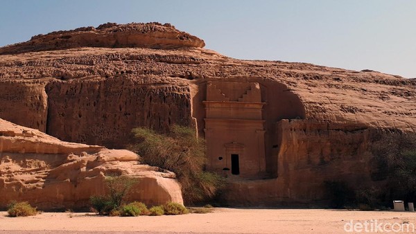 Sementara itu, Madain Saleh merupakan salah satu kota dalam situs Warisan Dunia UNESCO. Area ini telah berumur 2.000 tahun dan diukir oleh orang Nabatean, masyarakat Arab pra-Islam yang juga membangun Petra di Yordania (Triono/detikcom)
