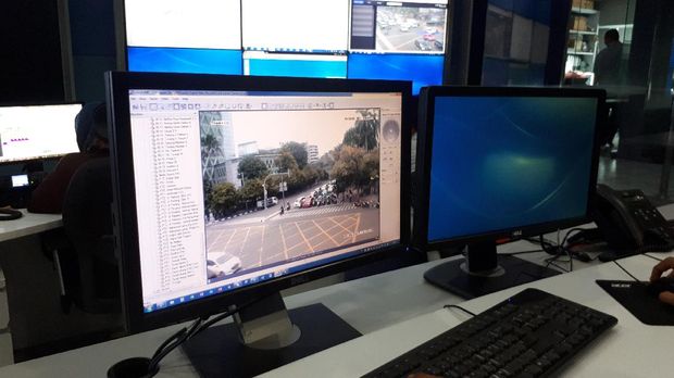 Langgar Marka Jalan, Pemotor di Thmarin Ditegur Lewat Speaker