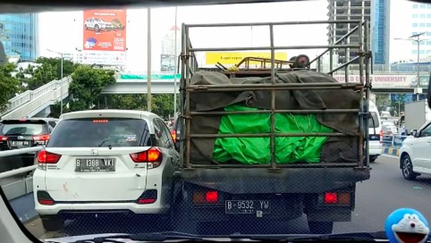 Viral, Begini Akibatnya Kalau Serobot Antrean di Gerbang Tol