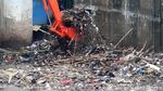 Masuki Musim Hujan, Sampah Sesaki Pintu Air Manggarai