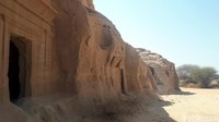 Tetapi sekarang, makam-makam di dinding batu yang monumental di Madain Saleh adalah salah satu peninggalan terakhir dan paling terawat dari kerajaan yang hilang.