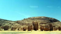 Mereka juga memonopoli jalur perdagangan gurun antara Madain Saleh di barat daya dan pelabuhan Gaza di Laut Tengah atau Laut Mediterania di sebelah utara.