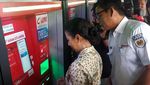 Menteri Rini Naik Commuter Line