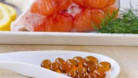 Pertimbangkan konsumsi minyak ikan, sebab minyak ikan merupakan anti-inflamasi yang baik untuk anti-aging, mulai dari meningkatkan fungsi jantung dan kekebalan tubuh, membantu rambut tumbuh dengan baik serta kulit bagus. Untuk itu tak ada salahnya mengonsumsi minyak ikan yang mengandung omega-3 setiap paginya. Foto: Thinkstock