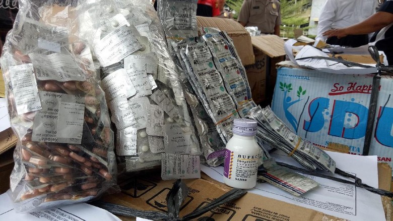 Razia Pil PCC, Polisi Malah Dapat 197.270 Obat Kedaluwarsa Razia Pil PCC, Polisi Malah Dapat 197.270 Obat Kedaluwarsa