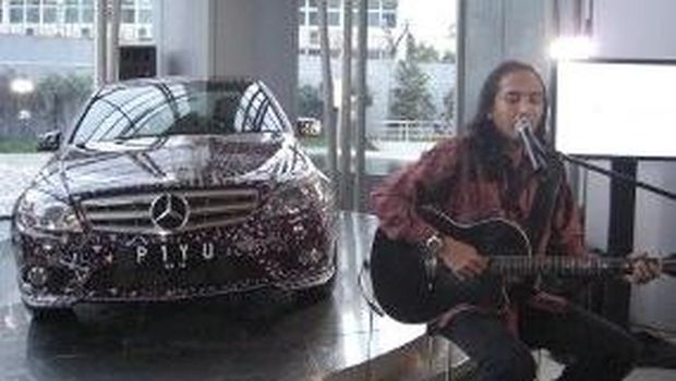 Mobil Selebriti dengan Corak Batik