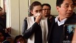 Nafa Urbach Menangis Tersedu di Sidang Cerai