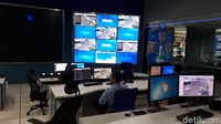 Asal suara tersebut berasal dari sebuah ruangan bernama NOC (Network Operation Center) di UP SPLL Dishub DKI. Lokasinya di Gedung Badan Pajak dan Retribusi Daerah, lantai 16, Jalan Abdul Muis, Jakarta Pusat,