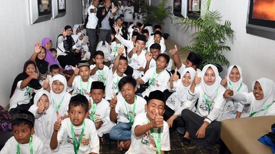 Bahagiakan Yatim dengan Nobar