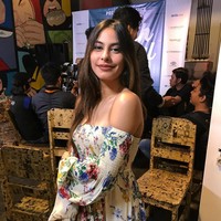 Anak dari pasangan selebriti Jeremy Thomas dan Ina Thomas ini memunculkan sisi keseksiannya dalam berbusana. Mengenakan dress off shoulder, Valerie Thomas tampil elegan dan terlihat manis. Foto: Instagram