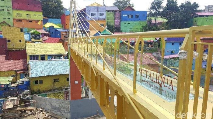 jembatan kaca kampung warna-warni malang