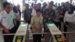 Menteri Rini Naik Commuter Line