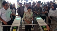 Rini naik commuter line usai menghadiri groundbreaking pembangunan Transit Oriented Development (TOD Depok) di Stasiun Pondok Cina Depok. (Dok. KCJ)