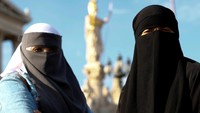 Kelompok pegiat Muslim di negara itu mengecamnya karena hanya sebagian kecil warga Muslim Austria yang mengenakan kerudung penutup seluruh wajah.  