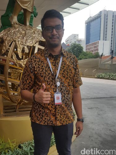 Antusiasme Warga Peringati Hari Batik Nasional
