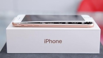 Wu mengungkap saat charging, kondisi baterai iPhonenya masih 70% terisi.  Foto: Appledaily
