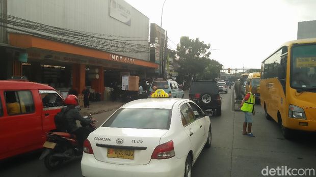 Kondisi di Jalan Raya Bogor, Kramat Jati