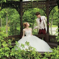 Cinderella juga diberi dua pilihan gaun. Selain gaun biru yang ikonik ada pula gaun dengan tulle trasnparan ini. Foto: Dok. Disney Japan/Kuraudia Co.