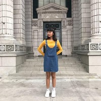 Putri sulung artis Mona Ratuliu dan Indra Brasco, Davina Syafa Melisa atau yang akrab disapa Mima ini juga sering membagikan foto-foto Outfit of The Day atau OOTD di akun Instagramnya dengan gaya kasual. Baru berusia 14 tahun, gaya busana kasual feminim dan stylish Mima mencuri atensi. Foto: Instagram