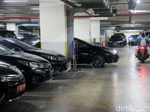 Mobilnya akan Dilelang, DPRD DKI Ingin Sewa Mobil Pakai Pelat Merah