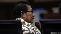 Agun Gunandjar Sudarsa memberikan kesaksiannya.