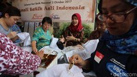 Tepat hari ini, 2 Oktober ditetapkan sebagai Hari Batik Nasional sebagai bagian warisan kebudayaan Indonesia.
