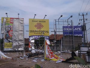 Massa Tegalgubug Rusak Fasilitas Pusat Grosir di Cirebon