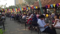 Berlangsung sejak 20 September sampai 15 Oktober 2017, FKB nampak sudah dipadati pengunjung meski masih siang. Foto: dok. detikFood