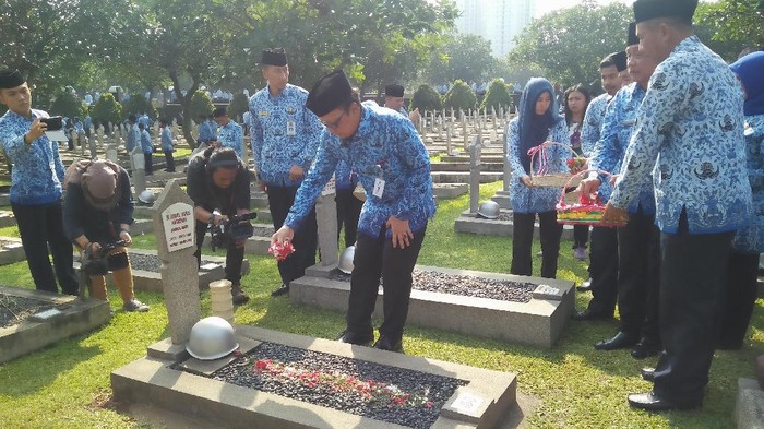 Peringati Hari Kesaktian Pancasila, Mendagri Ziarah ke TMP Kalibata