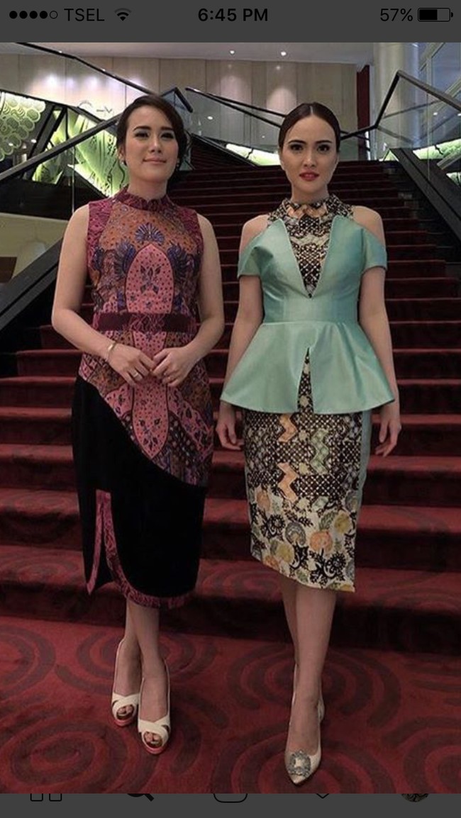 Sentuhan modern terasa lewat aksen peplum shift dress batik yang membungkus tubuh Shandy Aulia.  Foto: Instagram