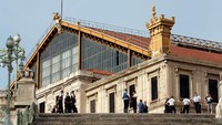 Penjagaan ketat dilakukan di Stasiun Saint-Charles yang berada di dekat lokasi penembakan pelaku penikaman/ Foto: REUTERS/Jean-Paul Pelissier