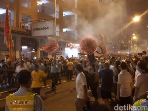 Naga Api dan Lautan Dupa di Hong Kong