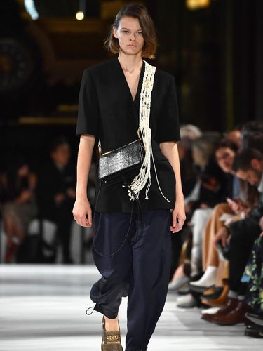 Stella McCartney Sulap 'Sampah' Jadi Busana Modis di Paris Fashion Week