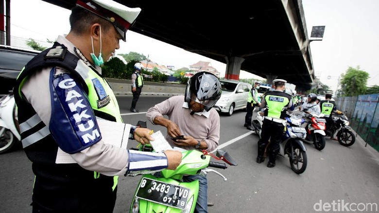 Hapus Denda, Samsat Jaksel Targetkan Pajak Kendaraan Rp 3,4 T Hapus Denda, Samsat Jaksel Targetkan Pajak Kendaraan Rp 3,4 T