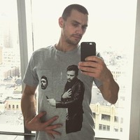 Tak hanya Kylie Jenner, sepertinya James Franco juga menjual kaus bergambar dirinya sediri. Ia dengan bangga menunjukkannya di akun Instagram. Foto: Instagram