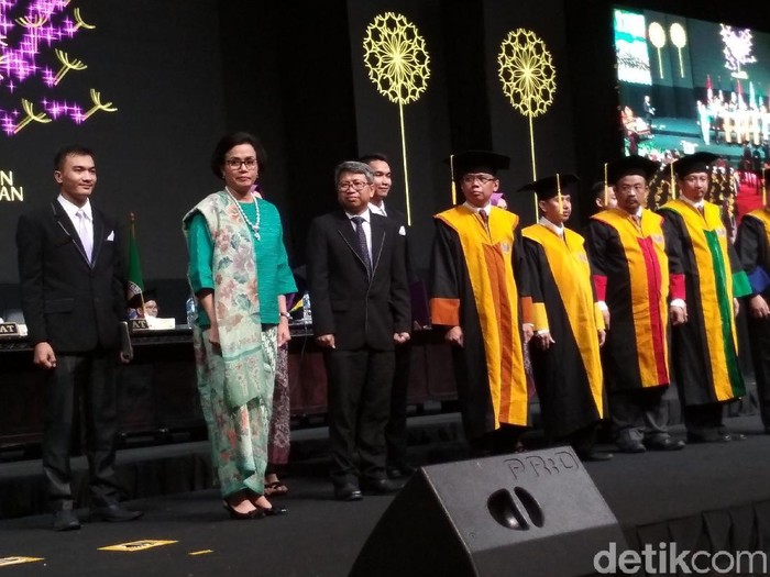 Menteri Keuangan Sri Mulyani menghadiri wisuda Politeknik Keuangan Negara (PKN) STAN di Auditorium Student, Komplek Kampus PKN STAN Bintaro, Tangerang Selatan.