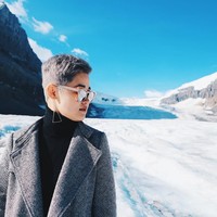 Gaya rambut ala pixie cut ini pun membuat Gisela terlihat manglingi karena sosoknya yang biasa tampil dengan rambut panjang Foto: Instagram