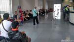 Ramai-ramai Tukar Dolar di Money Changer