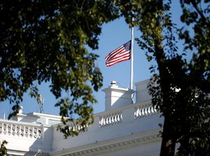 Las Vegas Berduka, Bendera Setengah Tiang Berkibar