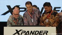 Proses penekanan tombol secara simbolis dilakukan. Foto: Agung Pambudhy