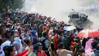 Warga antusias menyaksikan geladi bersih peringatan HUT ke-72 TNI.