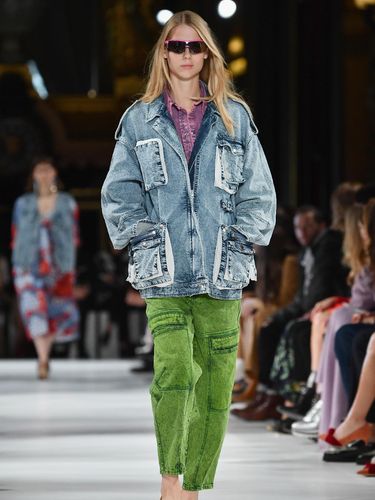 Stella McCartney Sulap 'Sampah' Jadi Busana Modis di Paris Fashion Week