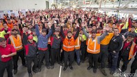 Sekitar 3.000 karyawan menghadiri penutupan pabrik Altona, perwakilan Toyota Motor Corporation juga hadir. Foto: Toyota Australia