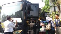 Bus juga disiapkan untuk mengangkut warga