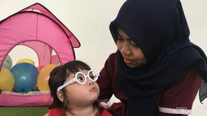 Potret Keakraban Gempi dengan Koneng Baby Sitter-nya