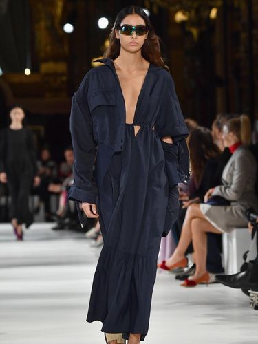 Stella McCartney Sulap 'Sampah' Jadi Busana Modis di Paris Fashion Week