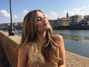 Intip Cinta Laura Syuting Film Hollywood Crazy for the Boys